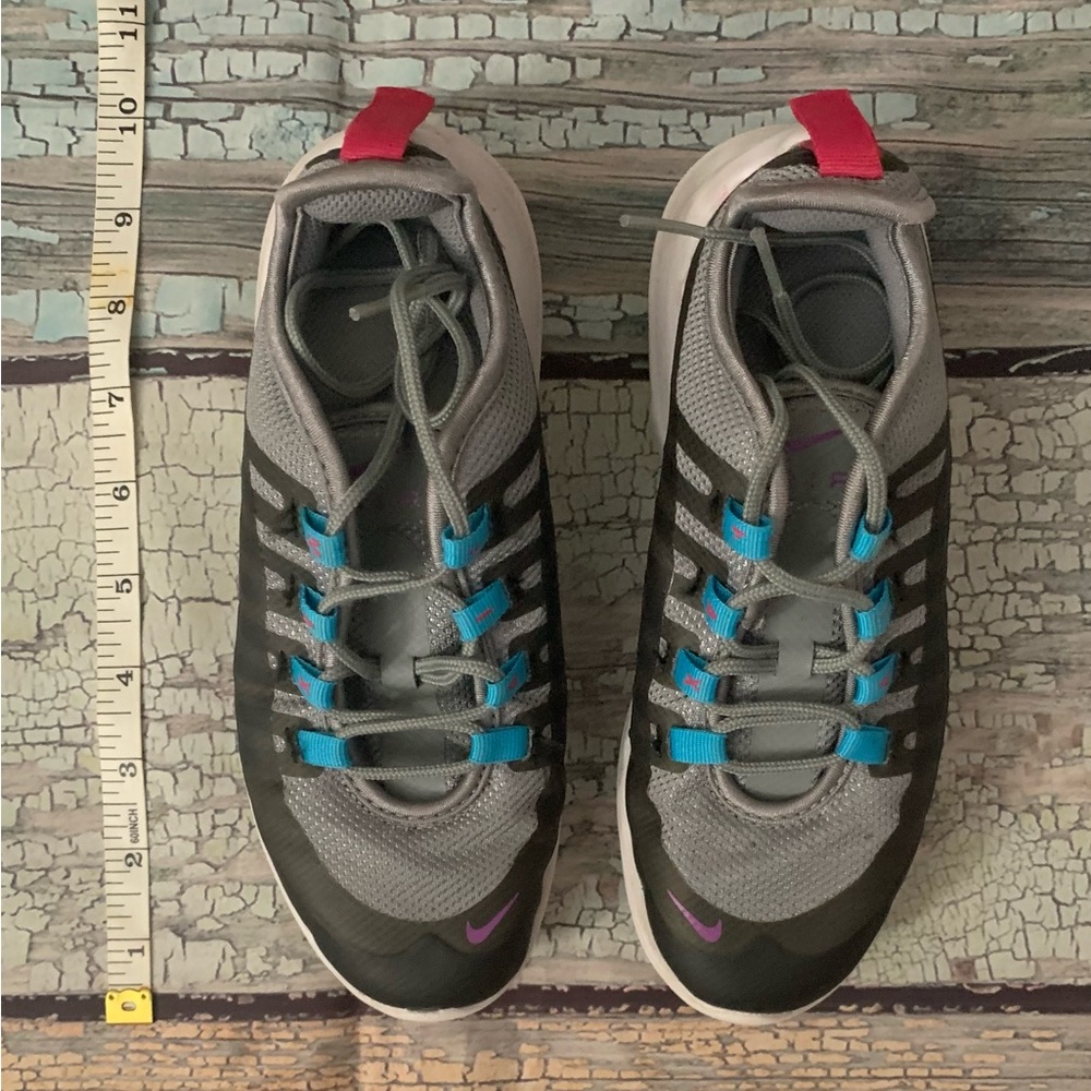 Beautiful NIKE AIR girls sneakers in excellent condition. Size 1 1/2 U.S.!